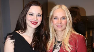 «Περηφάνια και προκατάληψη» | Οι εμφανίσεις των διάσημων γυναικών στην επίσημη πρεμιέρα της παράστασης