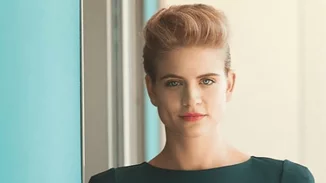 Δανάη Μιχαλάκη | Η ηθοποιός από τις «Άγριες Μέλισσες» έκοψε αρκετά κοντά τα μαλλιά της