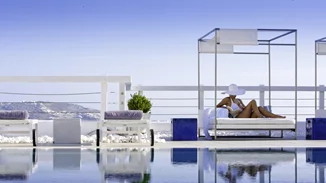 Σκέψου από τώρα τις διακοπές σου και απόλαυσε διαμονή σε πολυτελή ξενοδοχεία