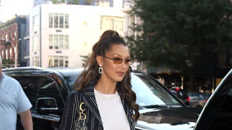 Αυτό το ρούχο που έχουν όλες οι celebrities μπορείς να το αποκτήσεις με ελάχιστα χρήματα