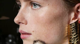 Το πιο καλυπτικό μέικ απ και όσα πρέπει να ξέρεις για μία αψεγάδιαστη επιδερμίδα