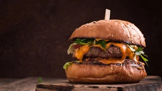 5 απίθανα αθηναϊκά burgers και πώς θα τα φας αμέσως