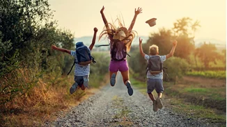 Πώς θα βοηθήσεις τα παιδιά σου να είναι ευτυχισμένα και αισιόδοξα!