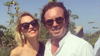 Η Βίκυ Καγιά με τα παιδιά της στην παραλία | Οι άψογες αναλογίες της (χωρίς ρετούς)