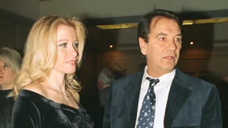 Νίκος Κούρκουλος - Μαριάννα Λάτση | Ο 22χρονος γιος τους, Φίλιππος, και η ομοιότητα με τον αξέχαστο ηθοποιό