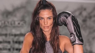 Αδύνατη με καμπύλες | Να πώς διατηρεί το σώμα της η Χριστίνα Μπόμπα (pics)