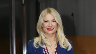 Ο έρωτας της πάει πολύ | Ultra chic η Φαίη Σκορδά με adrogynous look