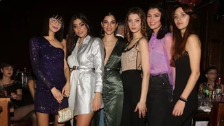 Τα κορίτσια του GNTM 2 βγήκαν για ποτό και είχαν κάποιες... ενδιαφέρουσες στιλιστικές προτάσεις