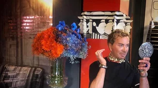 Λάκης Γαβαλάς | Νέα πλάνα από το μοναδικό σπίτι του δίπλα στον ιερό ναό του Αγίου Διονυσίου Αρεοπαγίτου (pics)