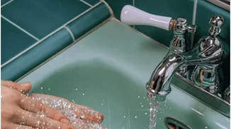 Η καλλιτέχνις Shara Shakheel υπενθυμίζει με ξεχωριστό τρόπο το πλύσιμο των χεριών