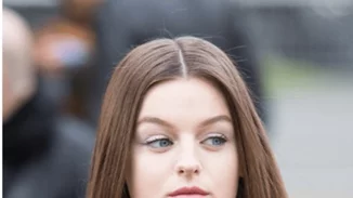 Emma Corin: Δες την σούπερ εμφάνιση της τηλεοπτικής πριγκίπισσας Diana