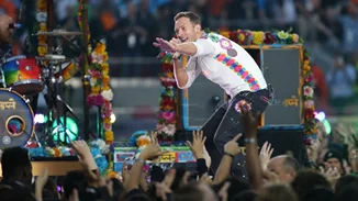Chris Martin, John Legend και αρκετους διάσημους μπορείς να τους απολαύσεις από τον καναπέ σου