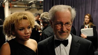Συνελήφθη η κόρη του Steven Spielberg | Η κατηγορία για ενδοοικογενειακή βία και η δήλωση του συντρόφου της πορνοστάρ