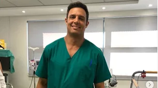 Σάββας Πούμπουρας | Προτείνει "δουλέψτε τζάμπα" για τις γνωριμίες και το Twitter τον δικάζει