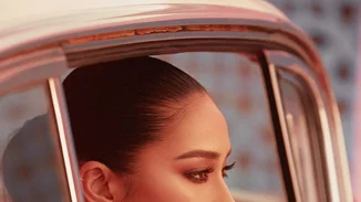 H Cacharel λανσάρει νέο άρωμα και η Shay Mitchell πραγματοποιεί την πιο YES, I AM POWERFUL καμπάνια