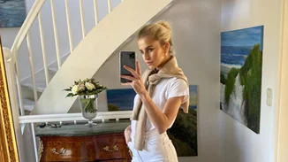 Πώς να φορέσω το λευκό τζιν; Η blogger Caroline Daur σού δείχνει πώς να το απογειώσεις