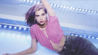 Dua Lipa X Pepe Jeans London | H δεύτερη capsule συλλογή θα σε βάλει σε ανοιξιάτικο mood