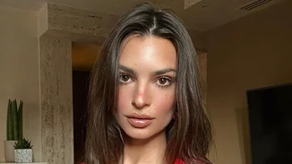 Η Emily Ratajkowski μοιράστηκε τη skincare ρουτίνα που ακολουθεί κατά τη διάρκεια της κοινωνικής απομόνωσης