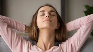 «Μένουμε Σπίτι» | Πέντε χρήσιμα tips για θετική ψυχολογία τις ημέρες αυτές