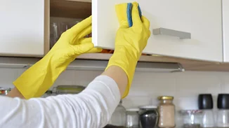 Μένουμε σπίτι και καθαρίζουμε την κουζίνα | Αυτά είναι τα tips για να τα καταφέρεις