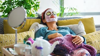 Πώς να φτιάξω μάσκα προσώπου; Οι συνταγές μιας Ελληνίδας γιατρού