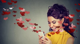 Dating στην εποχή του COVID-19 | Ένας φωτογράφος από τη Νέα Υόρκη βρήκε τη λύση