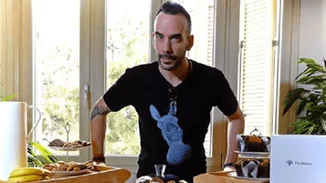 Πάνος Μουζουράκης | Ανοίγει το σπίτι του και δείχνει (για πρώτη φορά) τη σύντροφό του