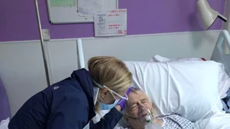 Πέθανε από κορονοϊό ο πατέρας γνωστής ηθοποιού | Η φωτογραφία της από το νοσοκομείο