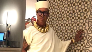 Ο Λάκης Γαβαλάς είναι ο φίλος που θέλουν όλοι να έχουν | Έκανε πάρτι για τον κορονοϊό και το αποτέλεσμα είναι επικό