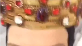 Για ψώνια με μάσκα και κορώνα | Ελληνίδα ηθοποιός γίνεται viral στα social media