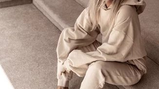 Η τάση που μπορείς να φορέσεις στο σπίτι υπάρχει στα H&M με λιγότερο από 10 ευρώ