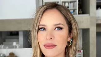 Anita Brand | Η εγκυμονούσα δείχνει για πρώτη φορά την κοιλίτσα της με εφαρμοστά ρούχα