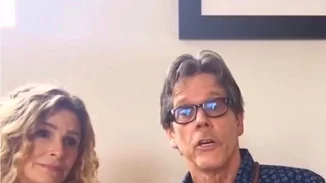 «Quando Quando Quando» | Ο Kevin Bacon τραγουδά με τη σύζυγό του και γίνονται viral