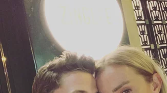 Ρούλα Ρέβη | Ο Αποστόλης Τότσικας τής έβαψε τα μαλλιά και ιδού το αποτέλεσμα (video)