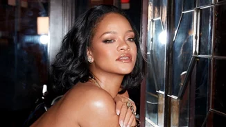 No makeup makeup look | Η Rihanna μας δείχνει πώς να κάνουμε το απόλυτο καλοκαιρινό μακιγιάζ