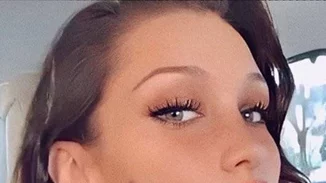 Ε αυτό δεν το περιμέναμε! Η Bella Hadid έβαψε τα μαλλιά της στην πιο απρόσμενη απόχρωση