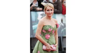 Η J.K. Rowling μάς δείχνει την βιβλιοθήκη της