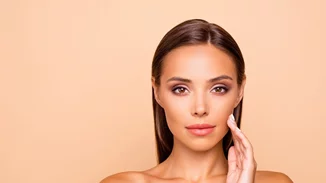 Εφέ lifting και πιο σφριγηλή επιδερμίδα χωρίς ενέσιμες θεραπείες; Γίνεται.