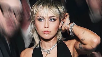 Miley Cyrus | Κούρεψε μόνη της τις αφέλειές της και το αποτέλεσμα θα σε εντυπωσιάσει