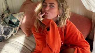 Πώς να ντύνομαι μέσα στο σπίτι; Στιλιστικά tips που θα σου φτιάξουν τη διάθεση