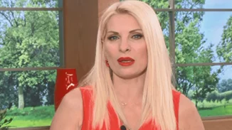 Ελένη Μενεγάκη | Η τρυφερή εξομολόγηση & η συγκίνηση για τη μητέρα της που βρίσκεται σε καραντίνα