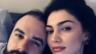 Μετακίνηση «6» για την Κέισι Μίζιου και τον σύντροφό της | Η τρυφερή selfie με φόντο τη θάλασσα