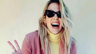 Μαντώ Γαστεράτου | Έξι μήνες μετά τη γέννα, ποζάρει με μαγιό και στέλνει ένα πολύ σημαντικό μήνυμα