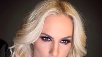 «Κομμώτρια» για πρώτη φορά | Η Ντορέττα Παπαδημητρίου έβαψε μόνη της τα μαλλιά της (pic)