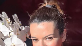 Η Νικολέττα Ράλλη, λίγο πριν γίνει μαμά, ποζάρει στο Instagram αγκαλιά με την αδελφή της, Μαρία