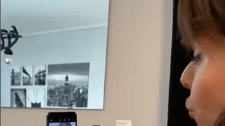 Η Έλενα Γαλύφα αποκαλύπτει πως χρησιμοποιεί το πιο fashionable smartphone