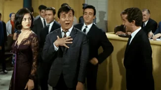 Το νέο βίντεο της Φίνος Φίλμ έχει πρωταγωνιστή τον Κώστα Βουτσά