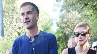 Σία Κοσιώνη - Κώστας Μπακογιάννης | Σπάνιες φωτογραφίες από το στολισμένο σπίτι τoυς στα βόρεια προάστια