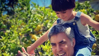 Κατερίνα Μουτσάτσου | Ποζάρει με φουσκωμένη κοιλίτσα έναν μήνα πριν γεννήσει