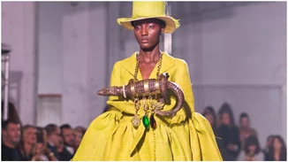 H τάση στα παπούτσια που πρωταγωνιστεί το φετινό καλοκαίρι | Πρακτική, μίνιμαλ, ιδιαίτερη